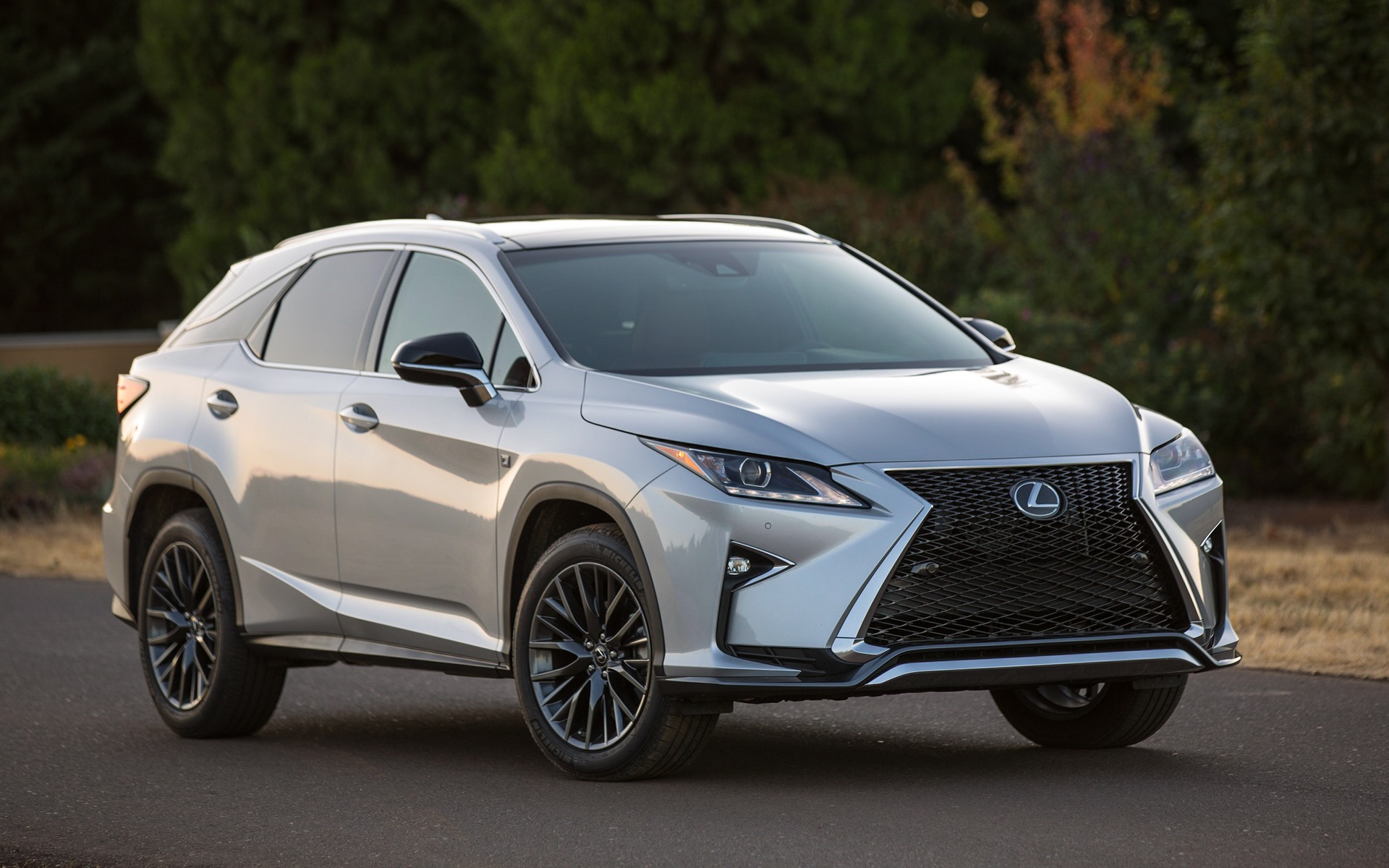 The 2016 Lexus RX 350 F SPORT gets the full-size spindle grille