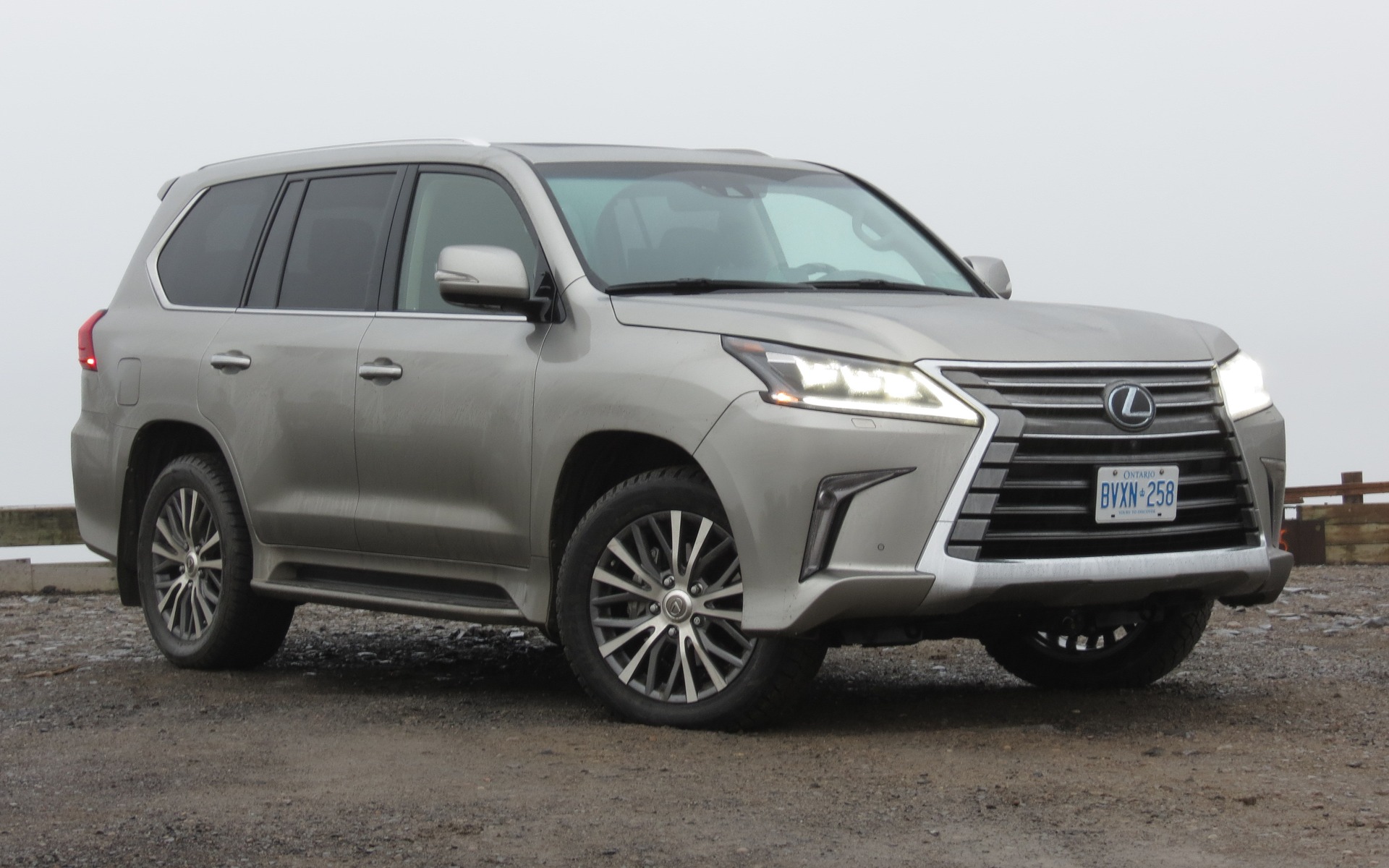 L'imposant Lexus LX 570 2016