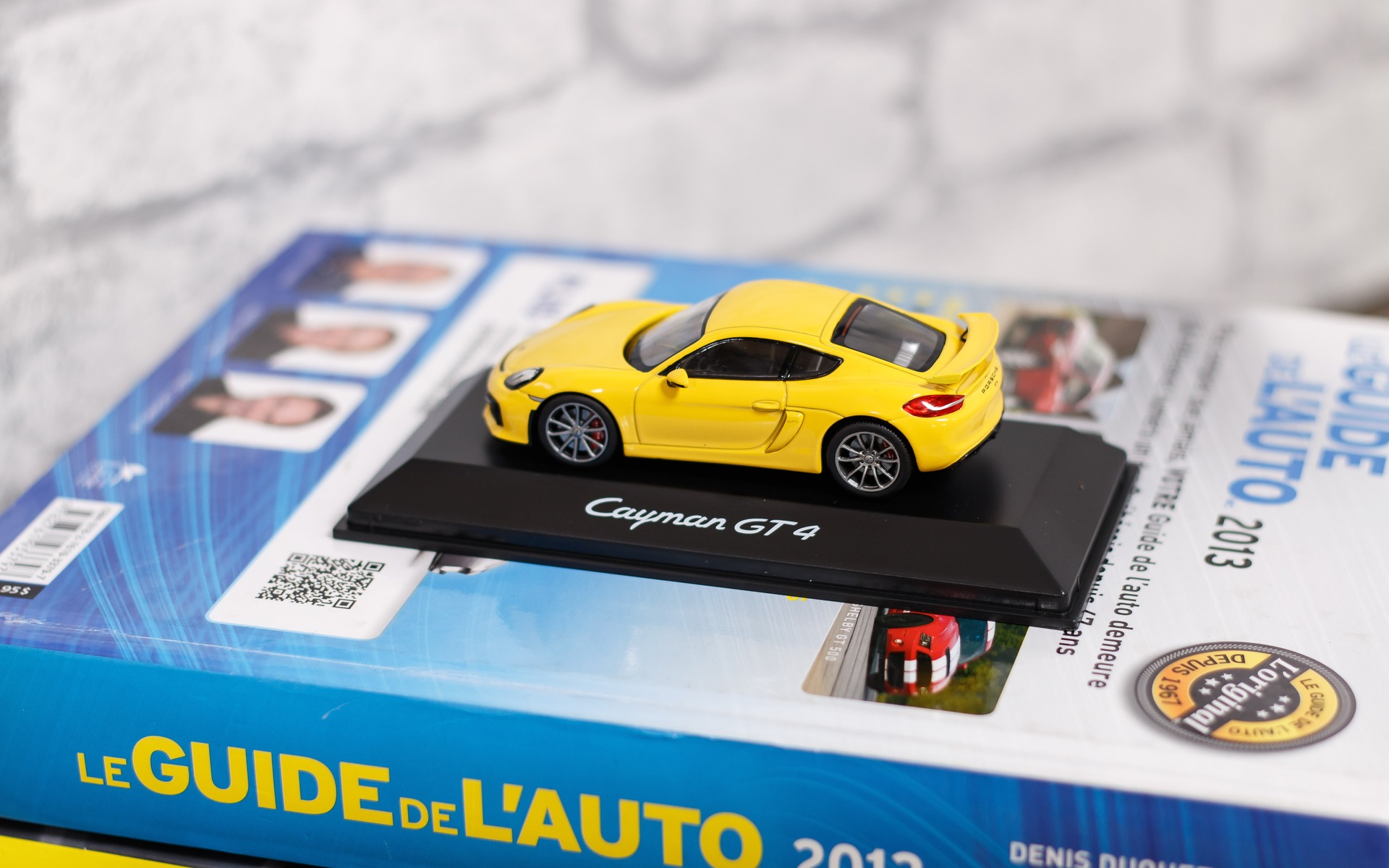 Porsche Cayman GT4 1:43. 116$