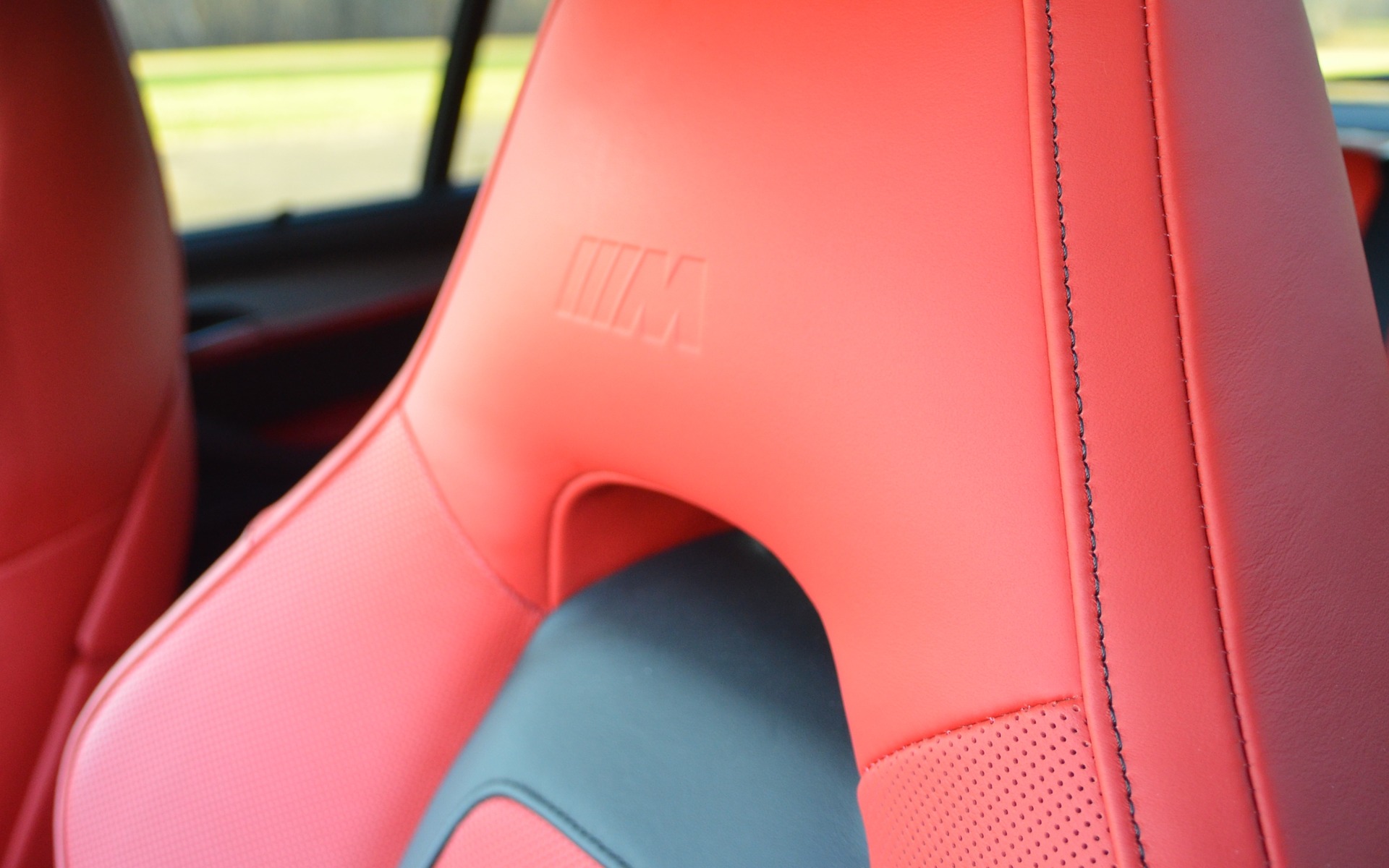 Joli rappel qu'on a affaire à un véhicule spécial.