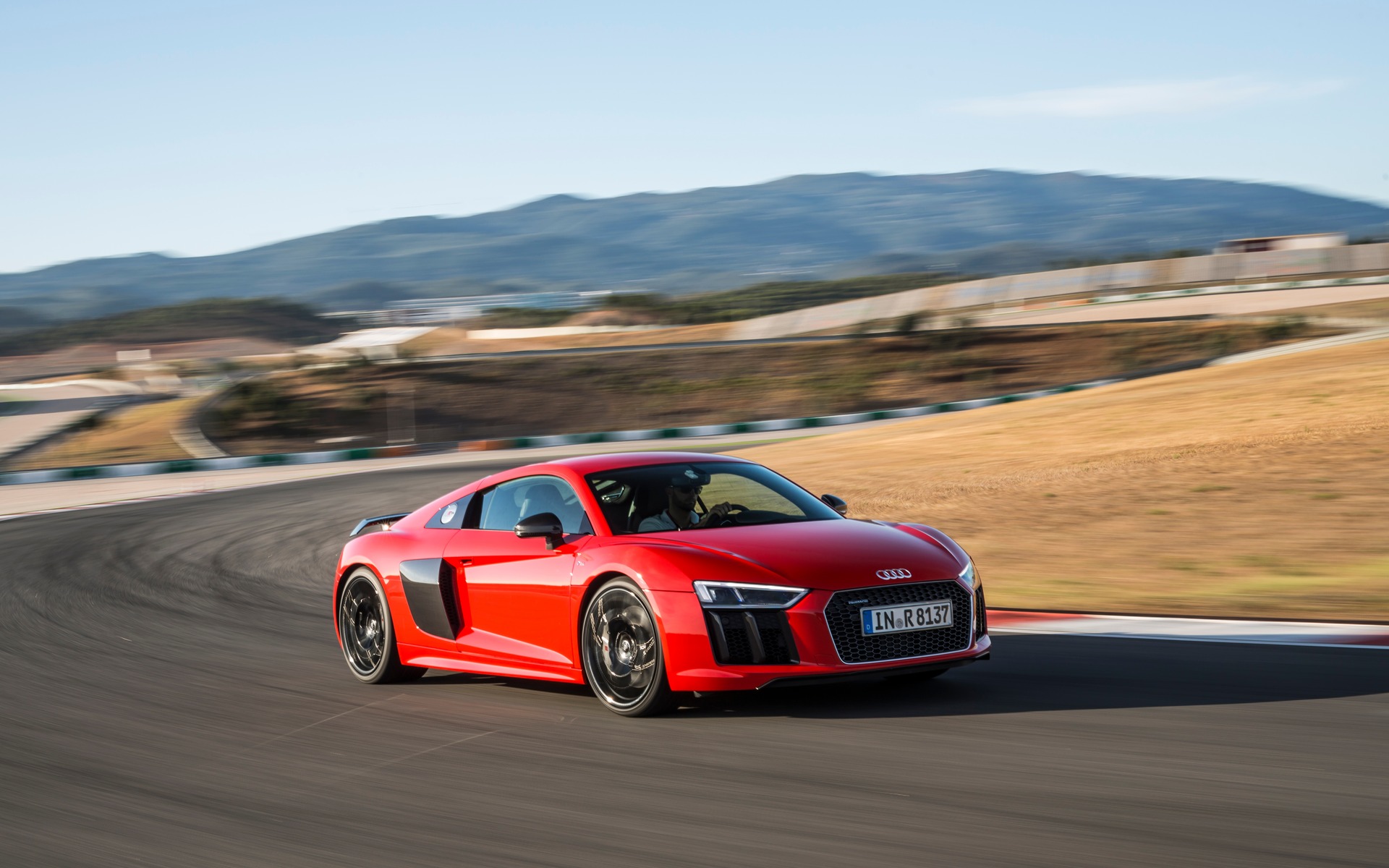 Audi R8 V10 Plus - V10 atmosphérique de 602 chevaux et structure hybride. 