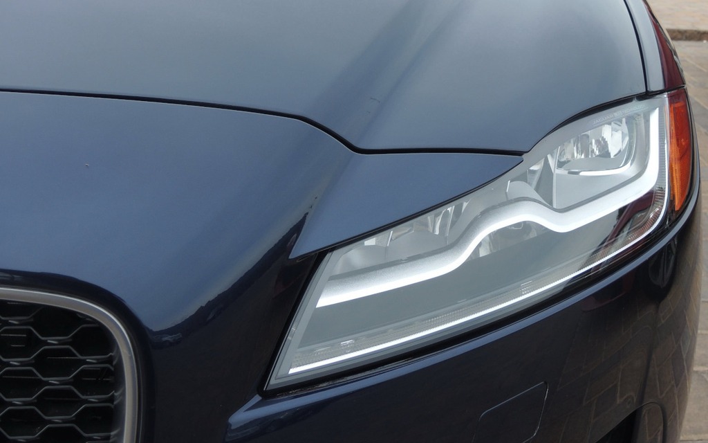 The 2016 Jaguar XF gets LED daytime running lights