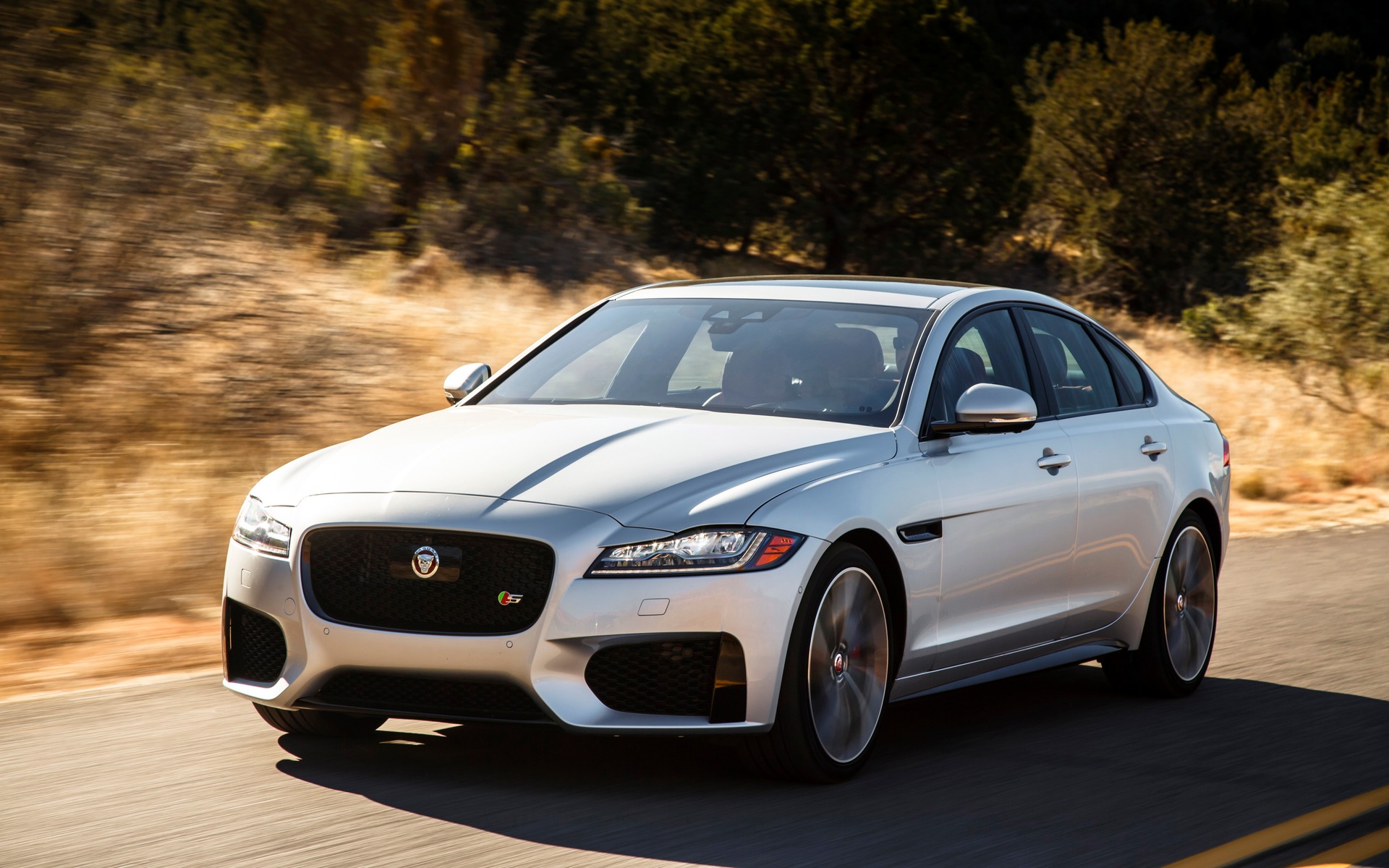The 2016 Jaguar XF S boasts a supercharged 3.0L V6 that develops 380 hp