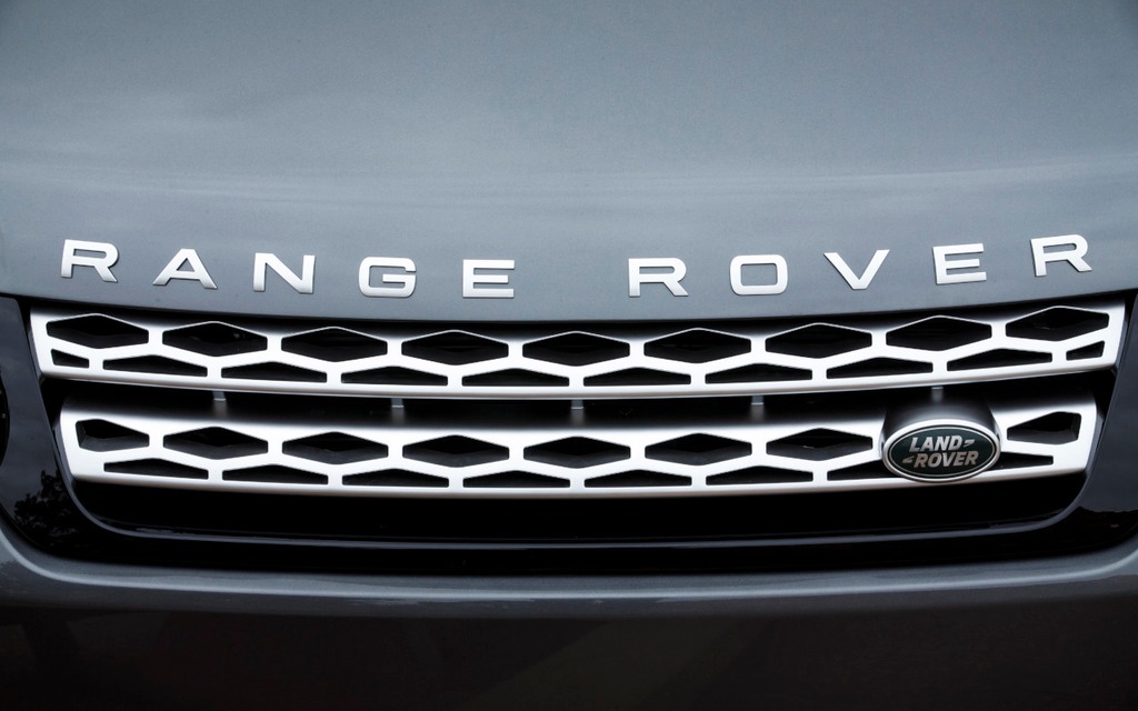 The Range Rover Sport's grille: classic and elegant.