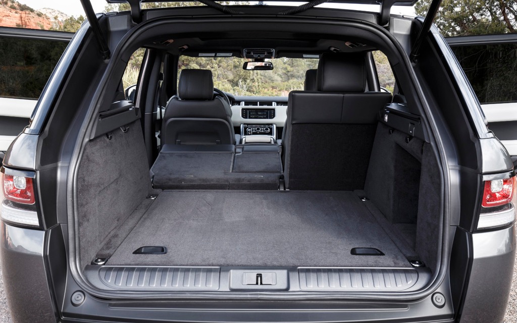 Range Rover Sport: the cargo area is wide and roomy.