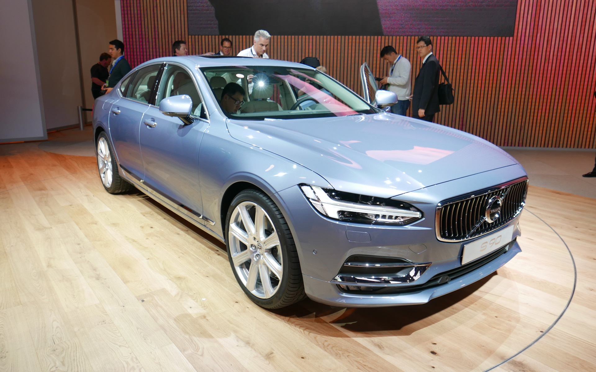 2017 Volvo S90: The New Luxury Sedan - The Car Guide