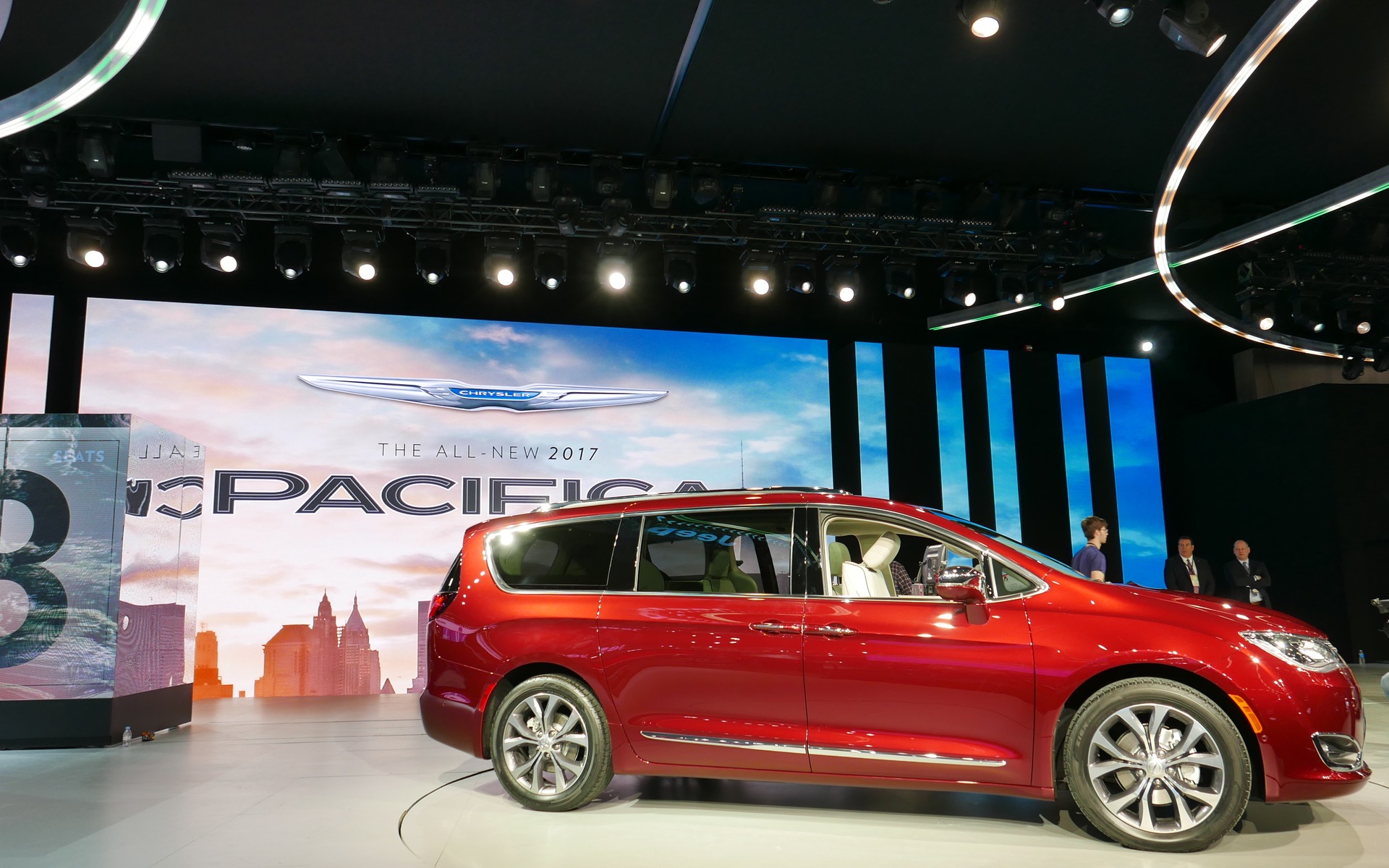 7: 2017 Chrysler Pacifica