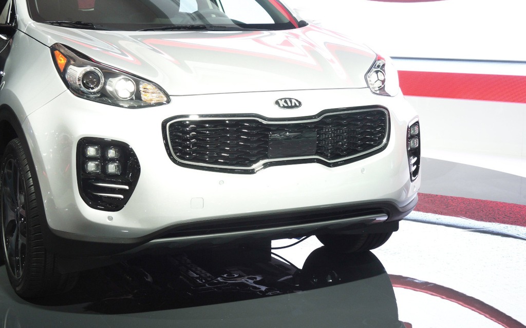 La grille de calandre est similaire à celle des autres modèles Kia.