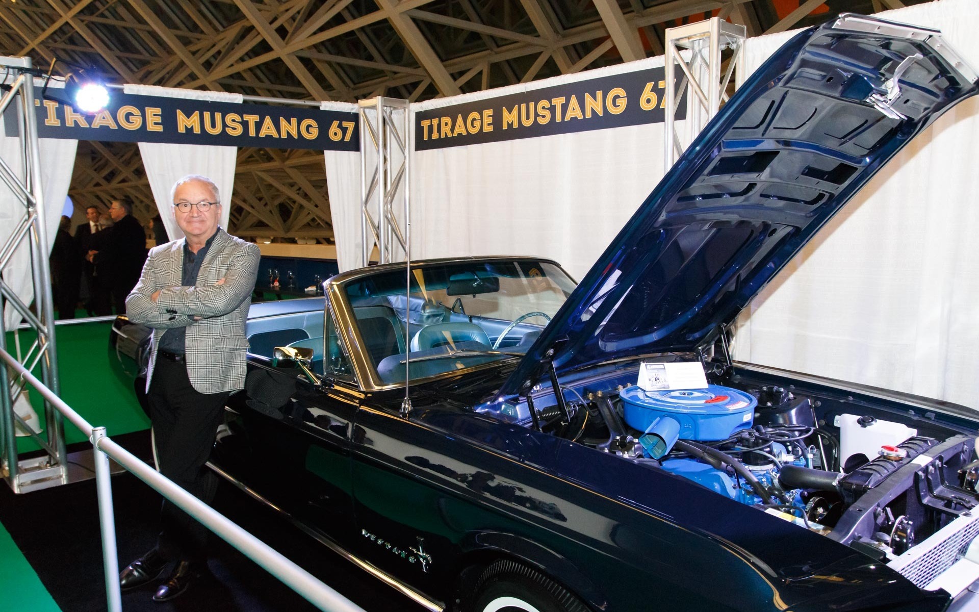 Monsieur Michel Barette, avec notre Mustang 1967. 