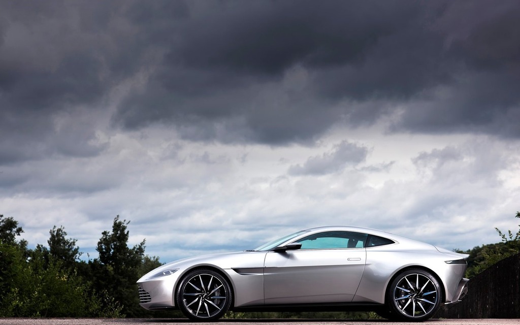 Aston Martin DB10