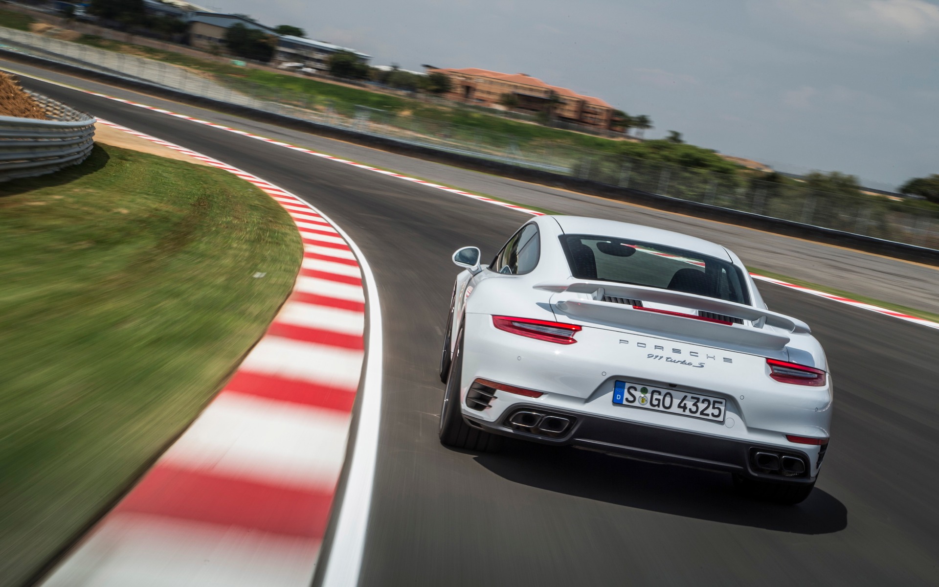 Porsche 911 Turbo 2017 - La technologie au service de la performance pure.