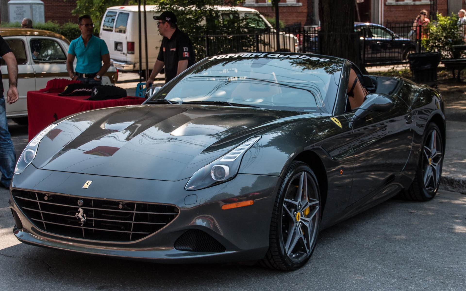 Des Ferrari dans les rues de Montréal lors du Grand Prix 2015