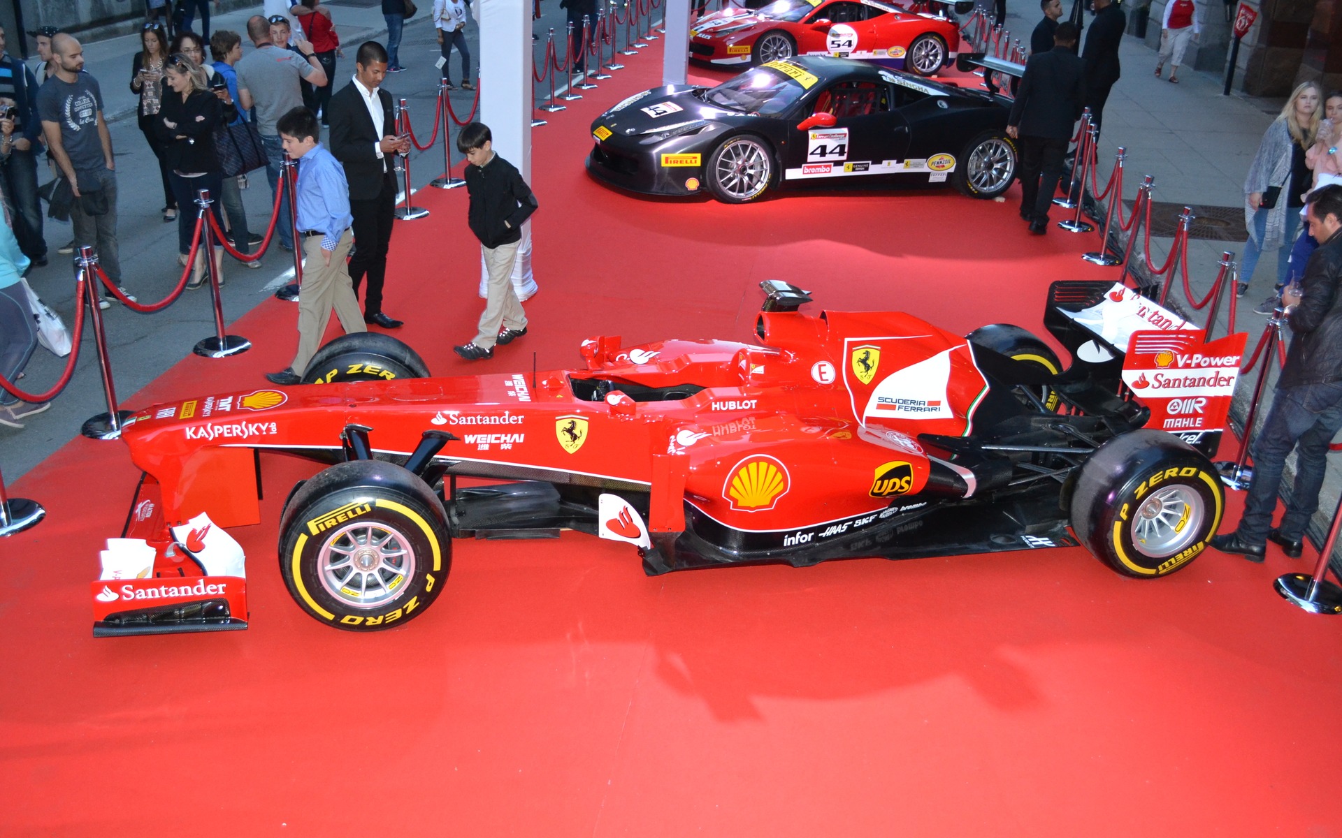 Des Ferrari dans les rues de Montréal lors du Grand Prix 2015