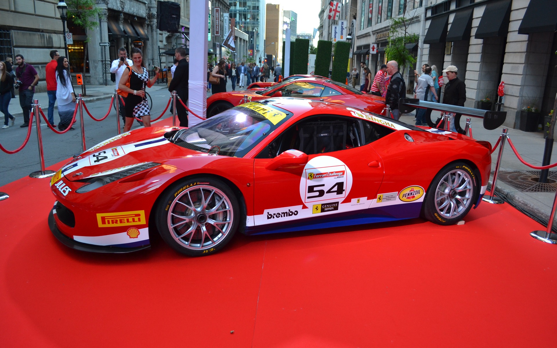 Des Ferrari dans les rues de Montréal lors du Grand Prix 2015