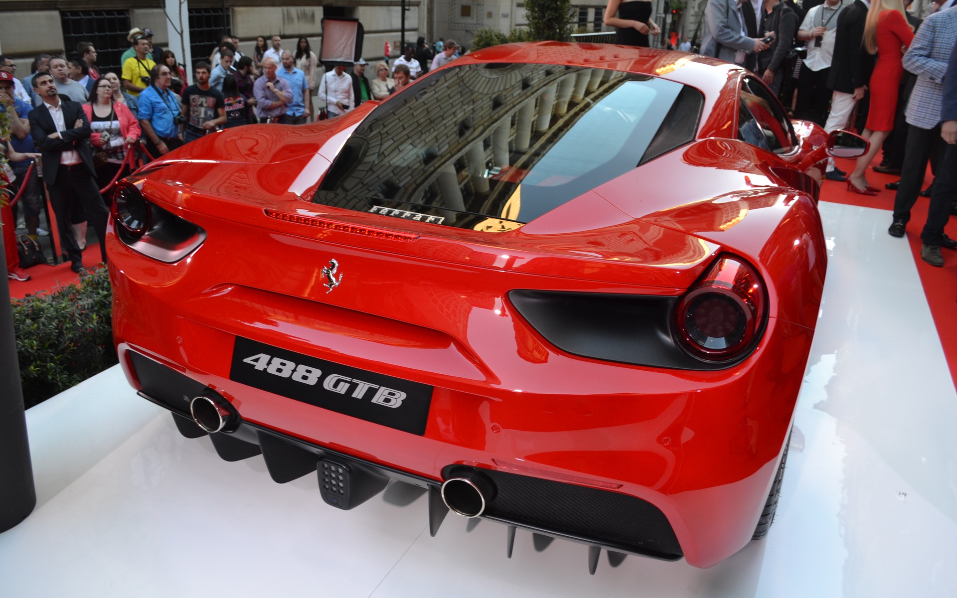 Des Ferrari dans les rues de Montréal lors du Grand Prix 2015