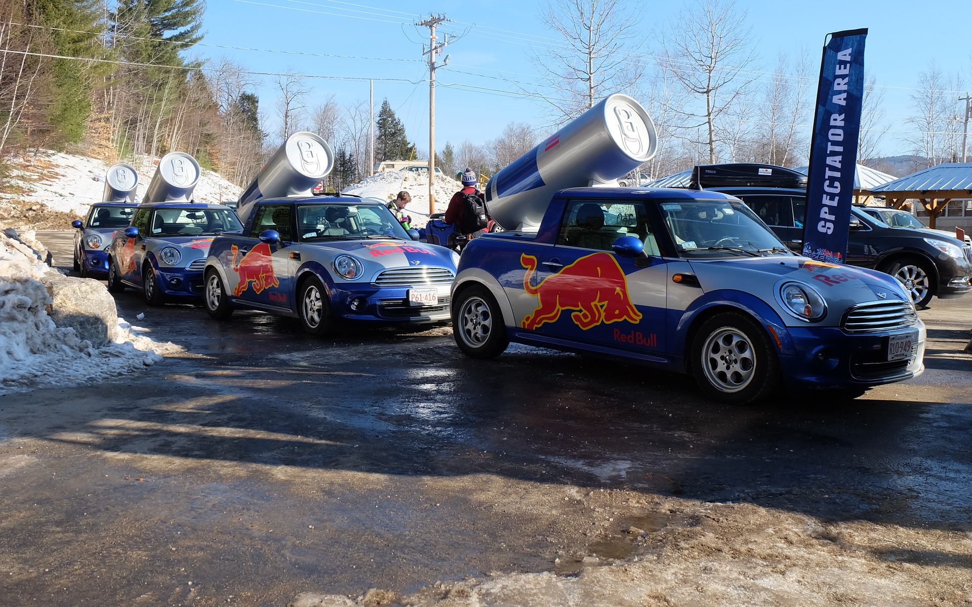 Les petites MINI transportant du Red Bull était évidemment présente.