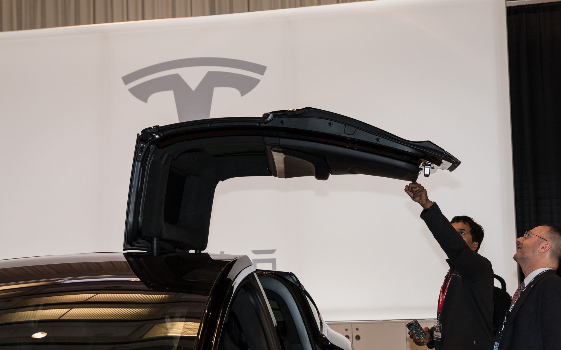 Le VUS Tesla Model X présenté au Salon de l'auto de Toronto 2016