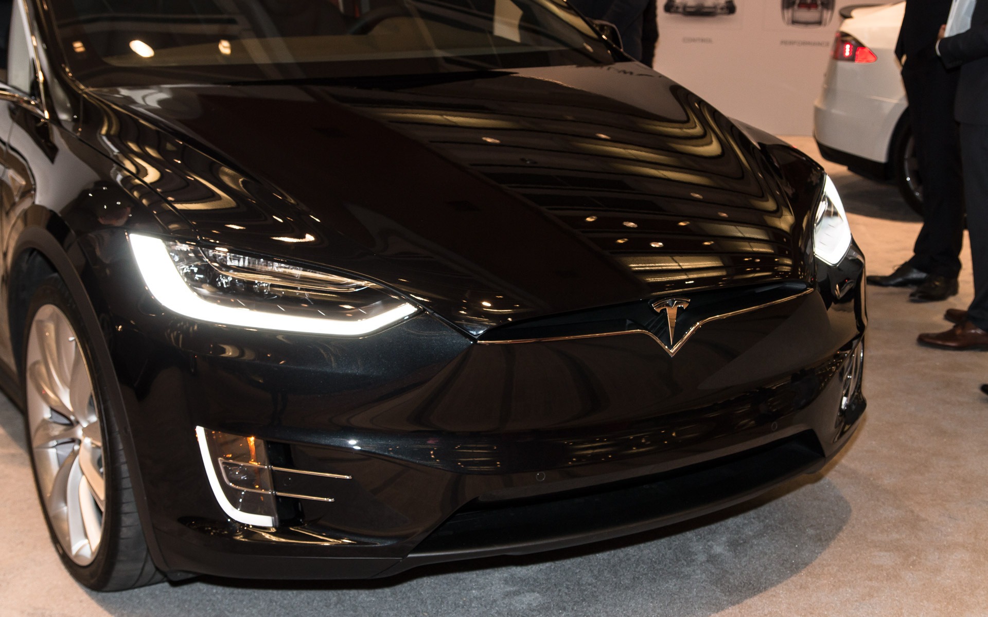 Le VUS Tesla Model X présenté au Salon de l'auto de Toronto 2016