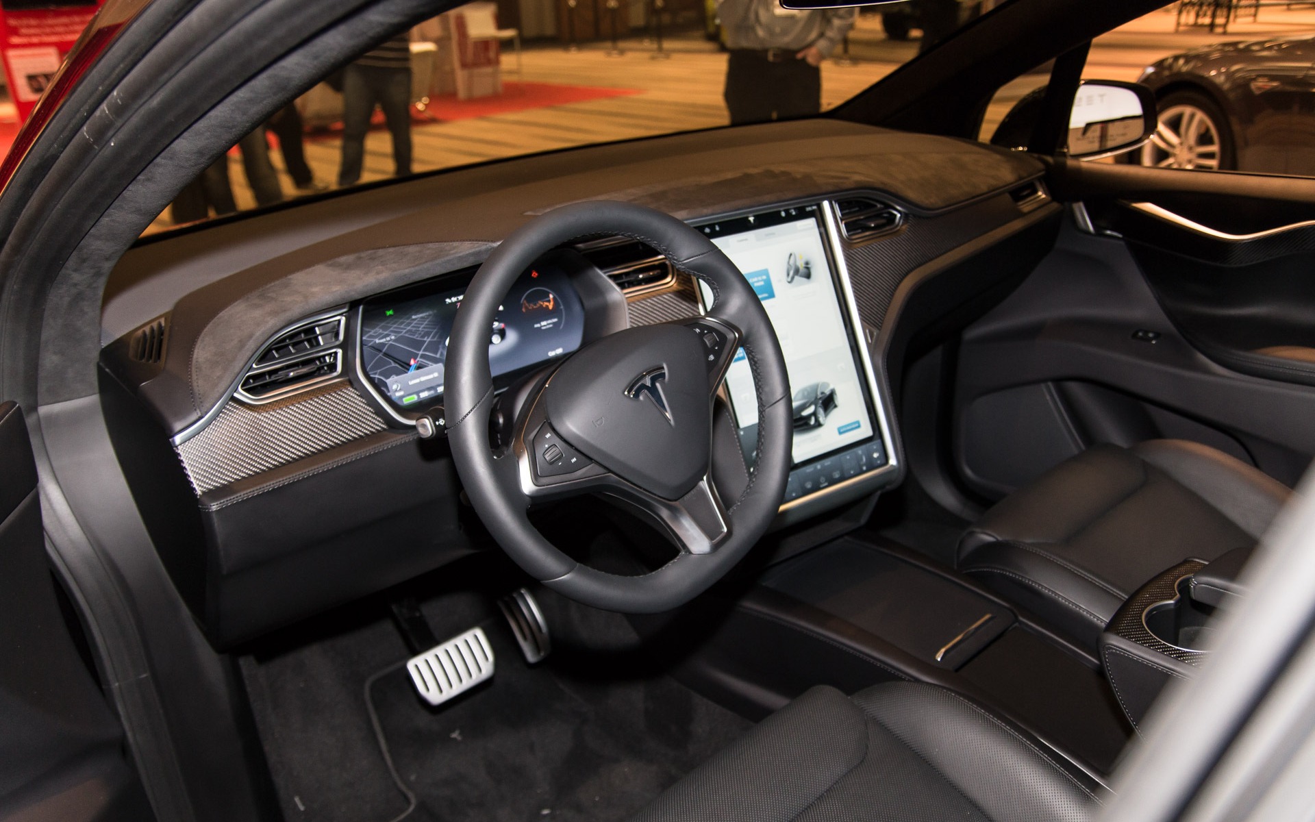 Le VUS Tesla Model X présenté au Salon de l'auto de Toronto 2016