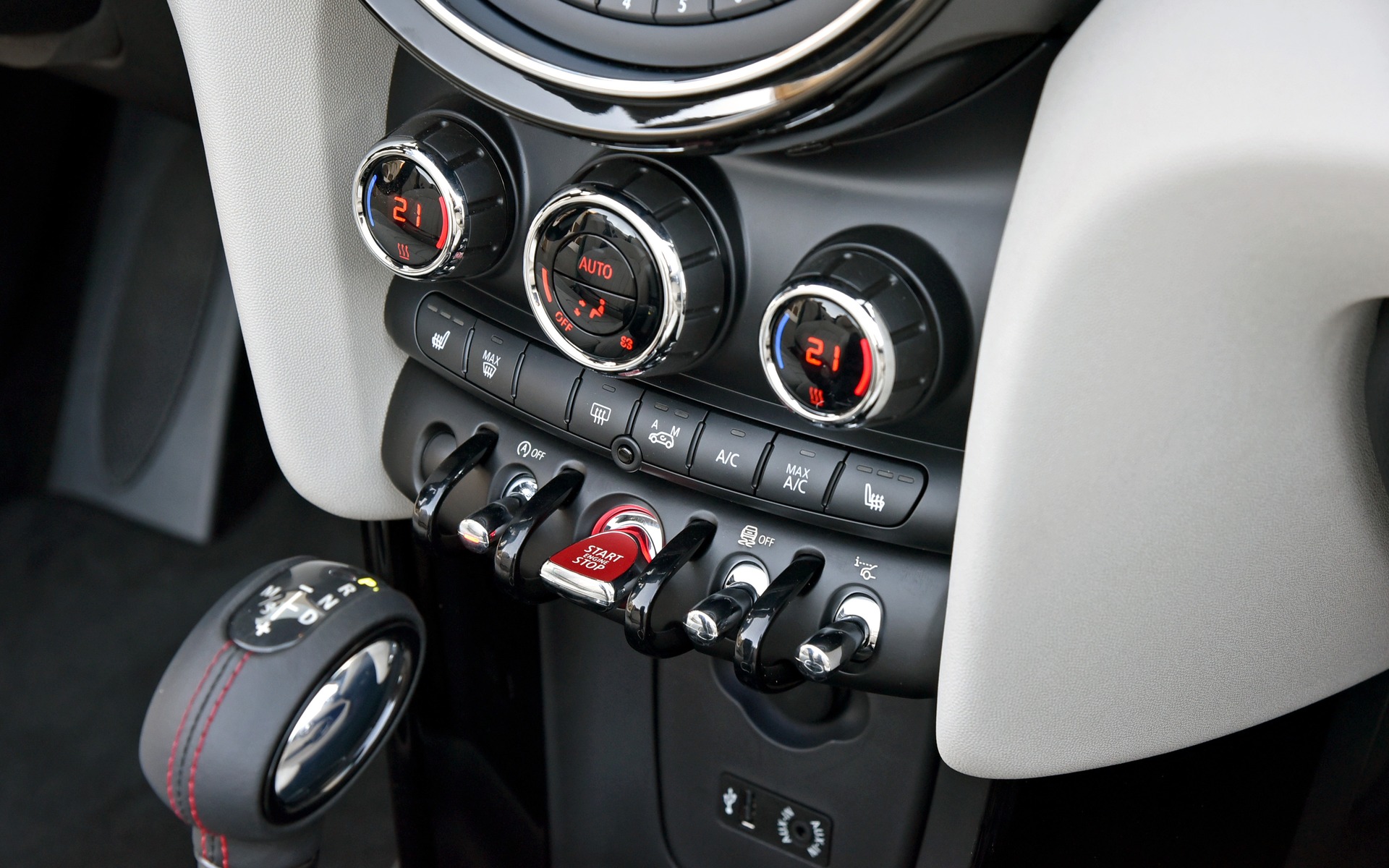 MINI Cabriolet 2016 - Détail des interrupteurs sur la planche de bord.
