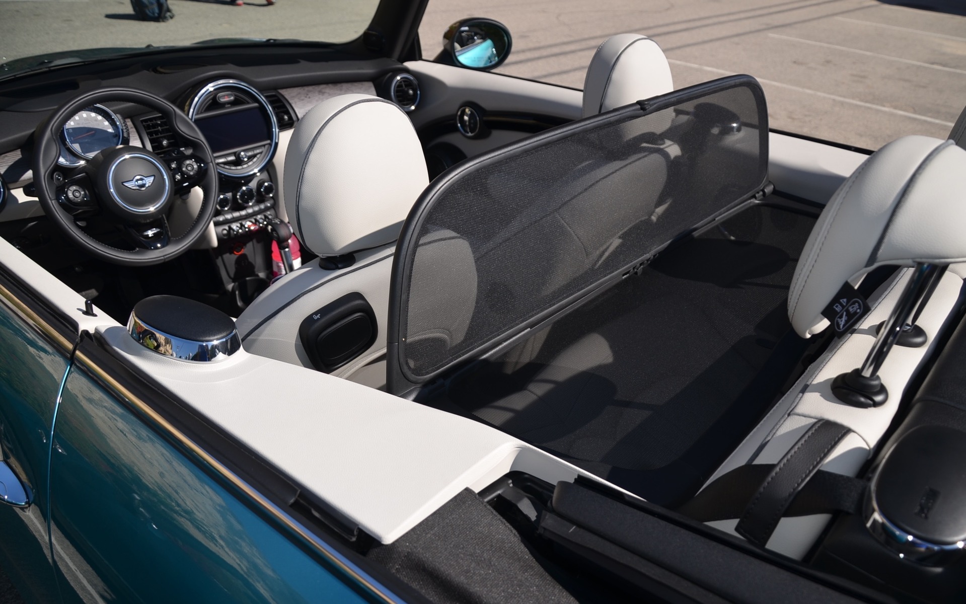 MINI Cabriolet 2016 - Déflecteur amovible proposé en option.