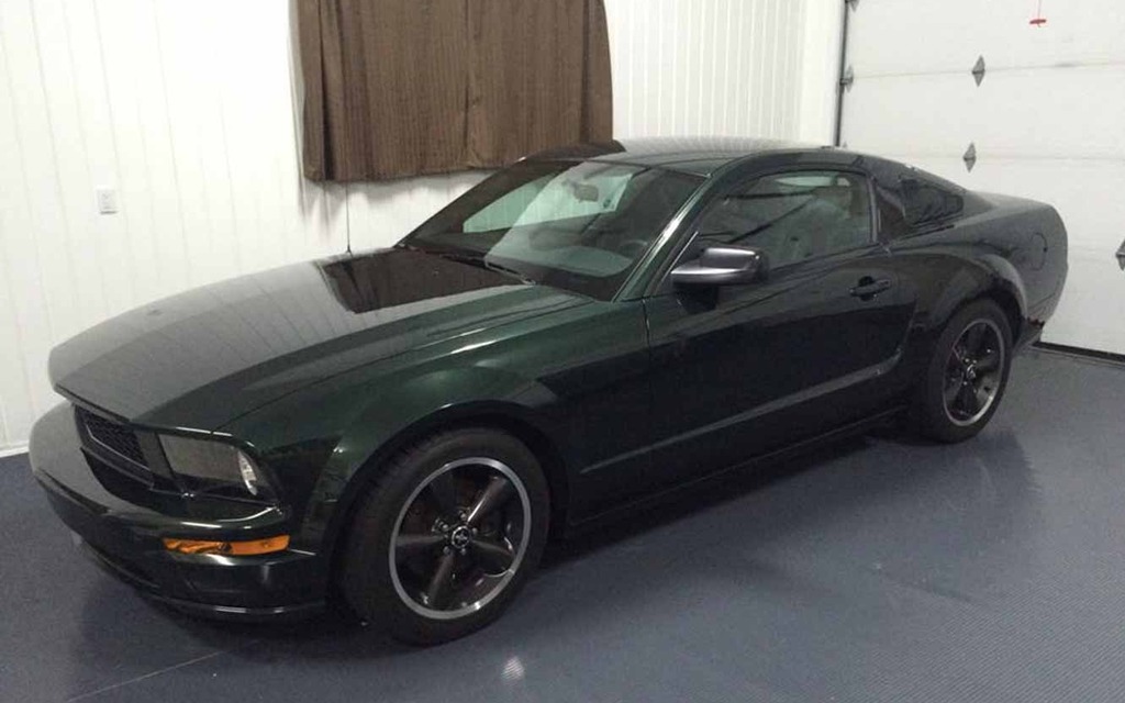 La Mustang de Martin Gilbert bien au chaud à attendre l'été.