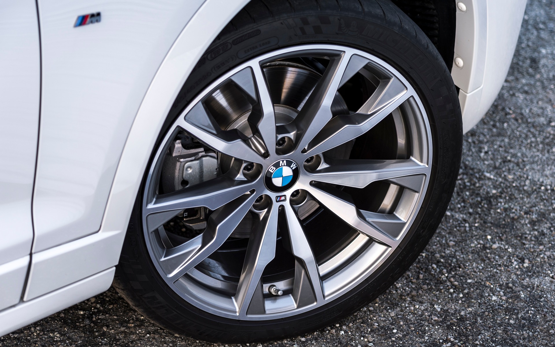 20-inch alloy rims fitted with Michelin Pilot Super Sport tires.