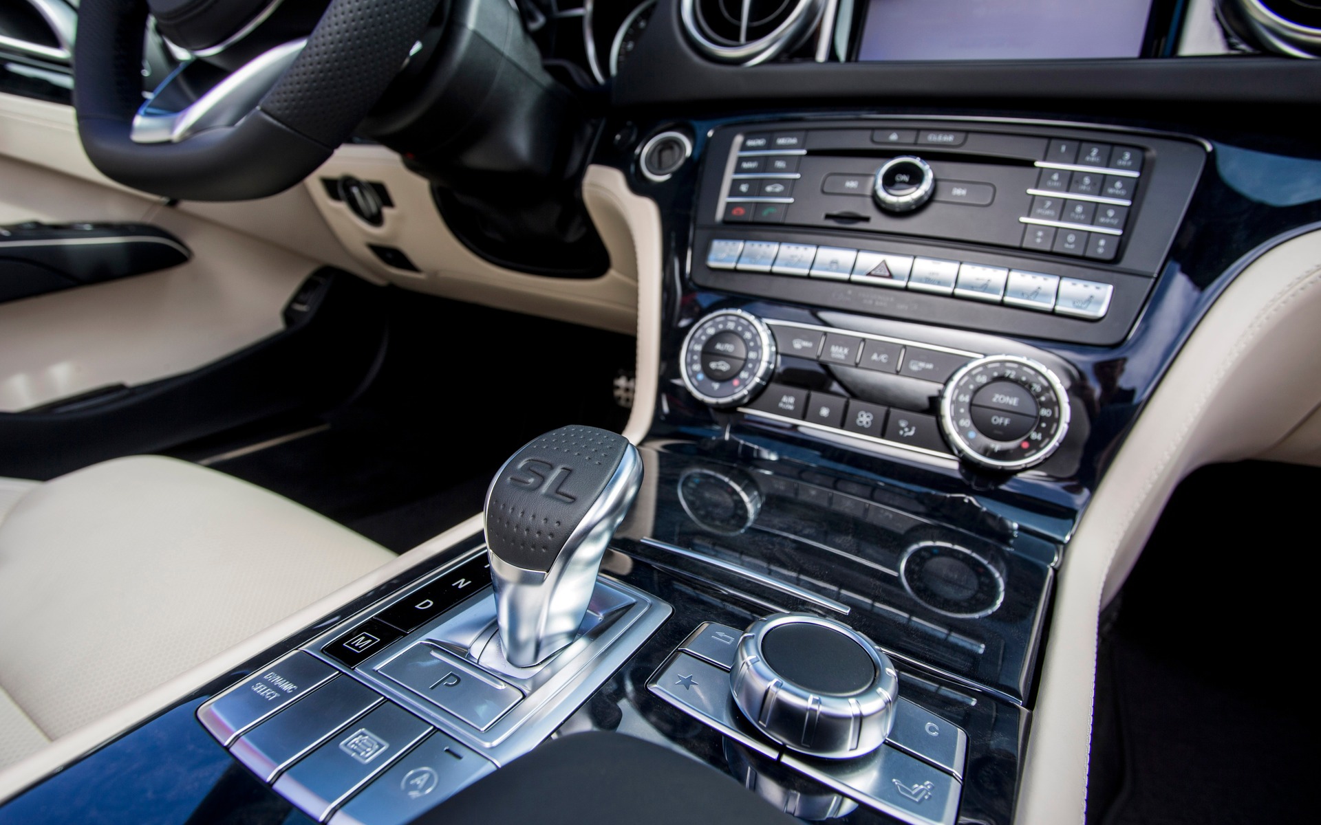 Mercedes-Benz SL 550 2017 - Design de la console centrale.