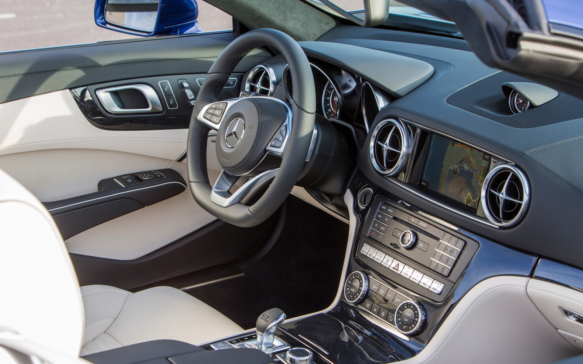 Mercedes SL 2022 Interior