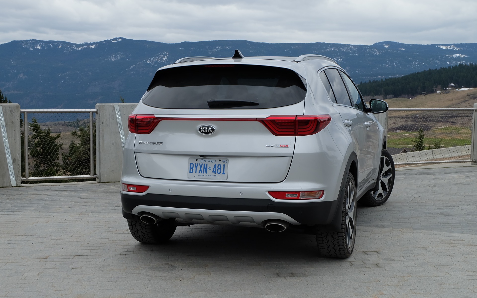 The tail end draws its inspiration from the sizeable K900 sedan.