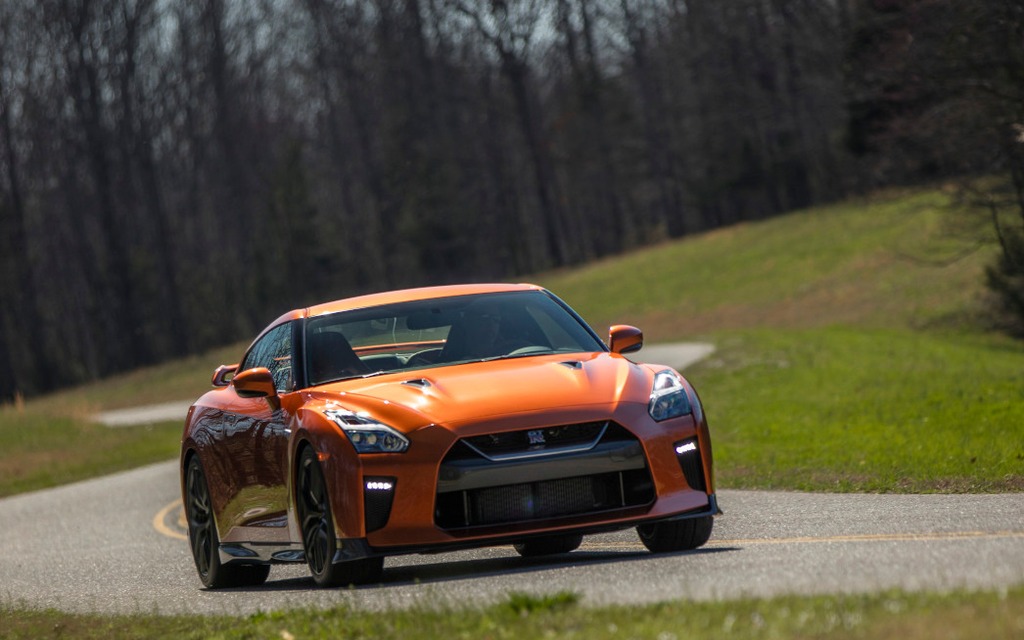 La GT-R se démarque par sa tenue en virage.