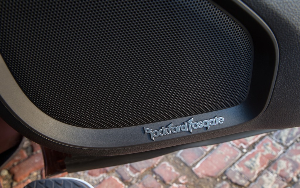 Le puissant  système audio Rockford Fosgate.