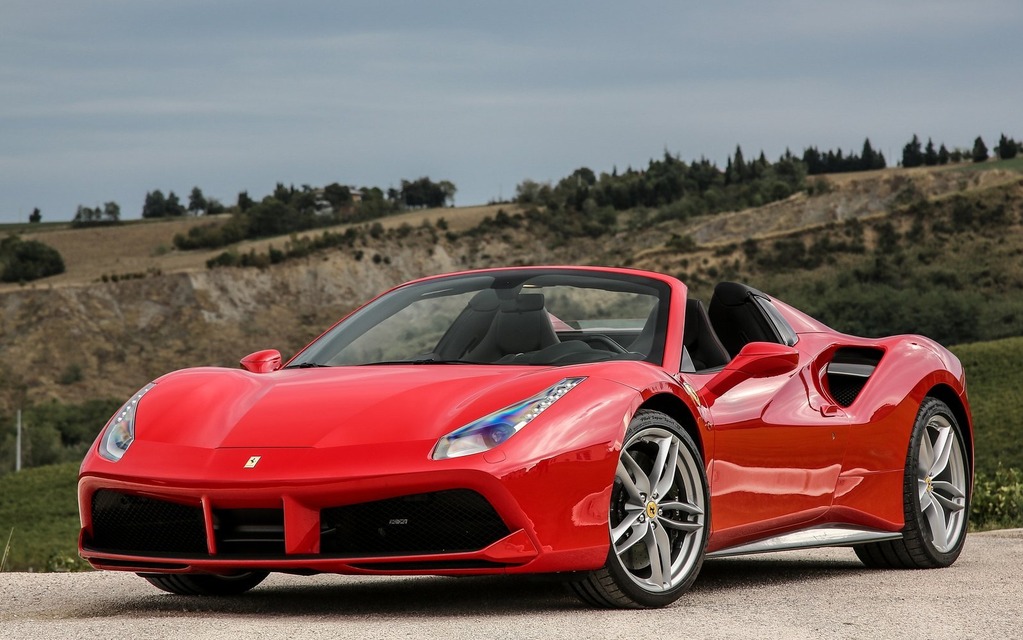 Ferrari 488 Spider : 323 km/h 