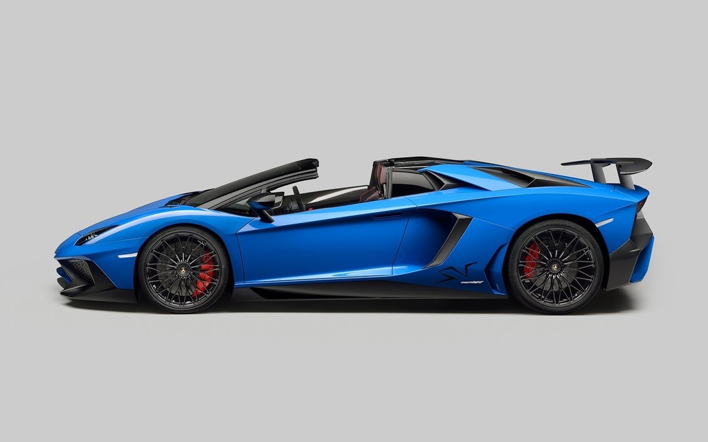 Lamborghini Aventador SV Roadster : 347 km/h 