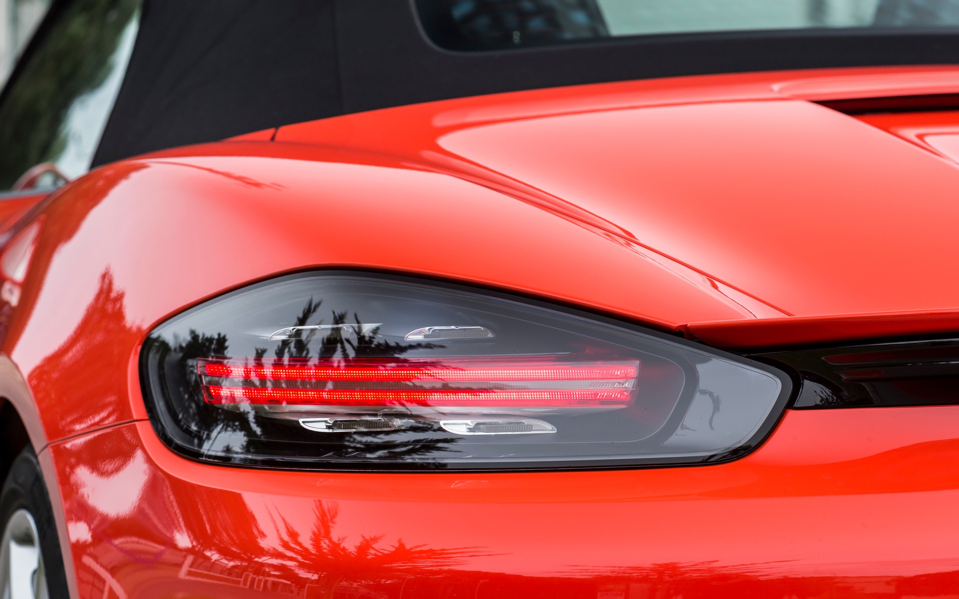 The three-dimensional look of the taillights.
