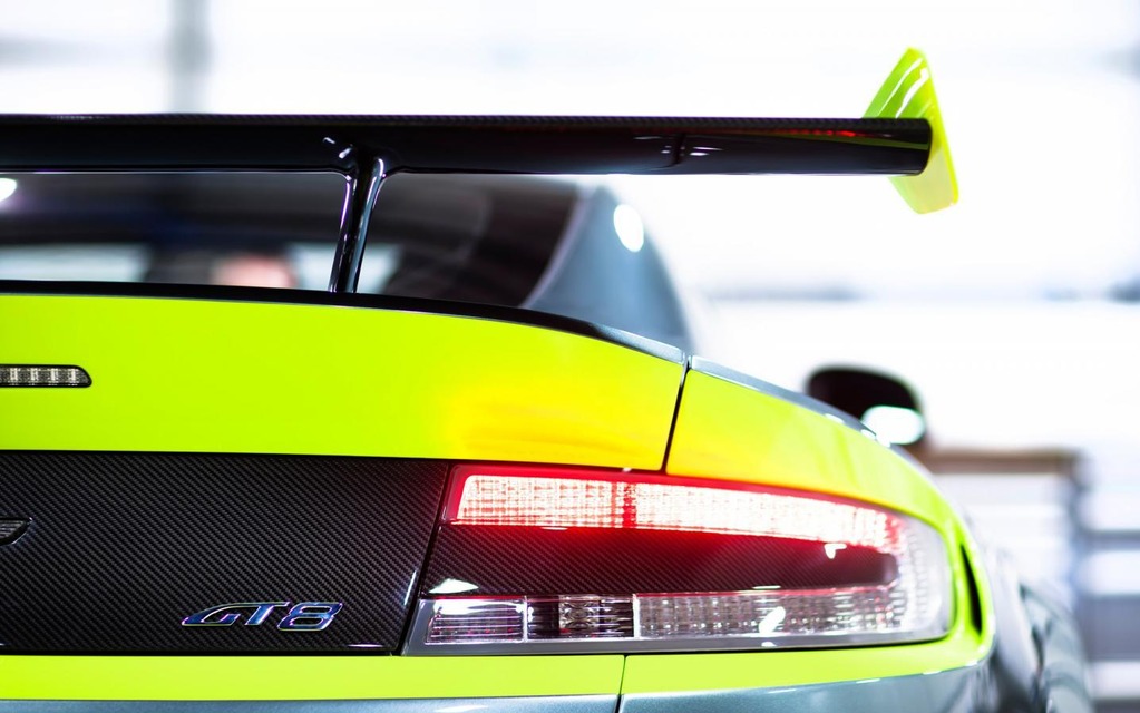 Aston Martin Vantage GT8