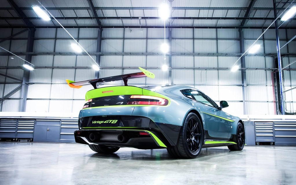 Aston Martin Vantage GT8