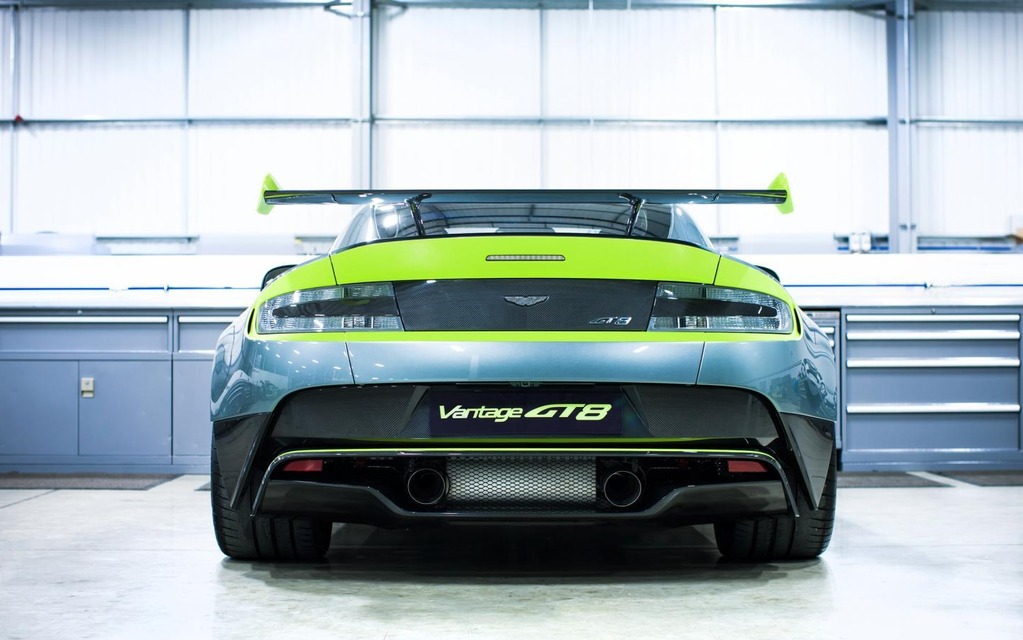 Aston Martin Vantage GT8
