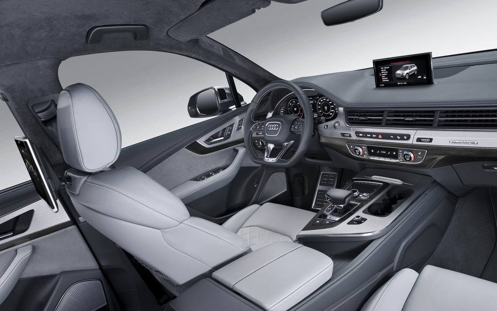 Audi SQ7 TDI 2017 - Design très épuré de l'habitacle comme le Q7.