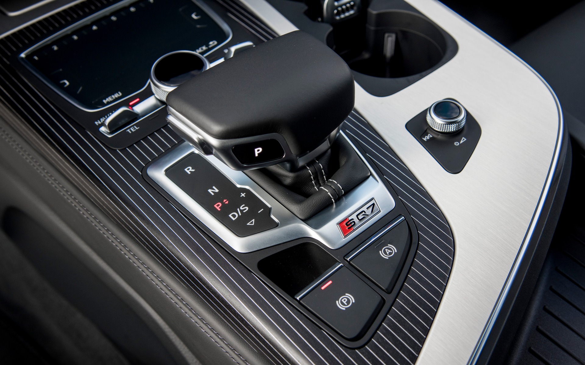 Audi SQ7 TDI 2018 - Levier de vitesses et design de la console centrale.