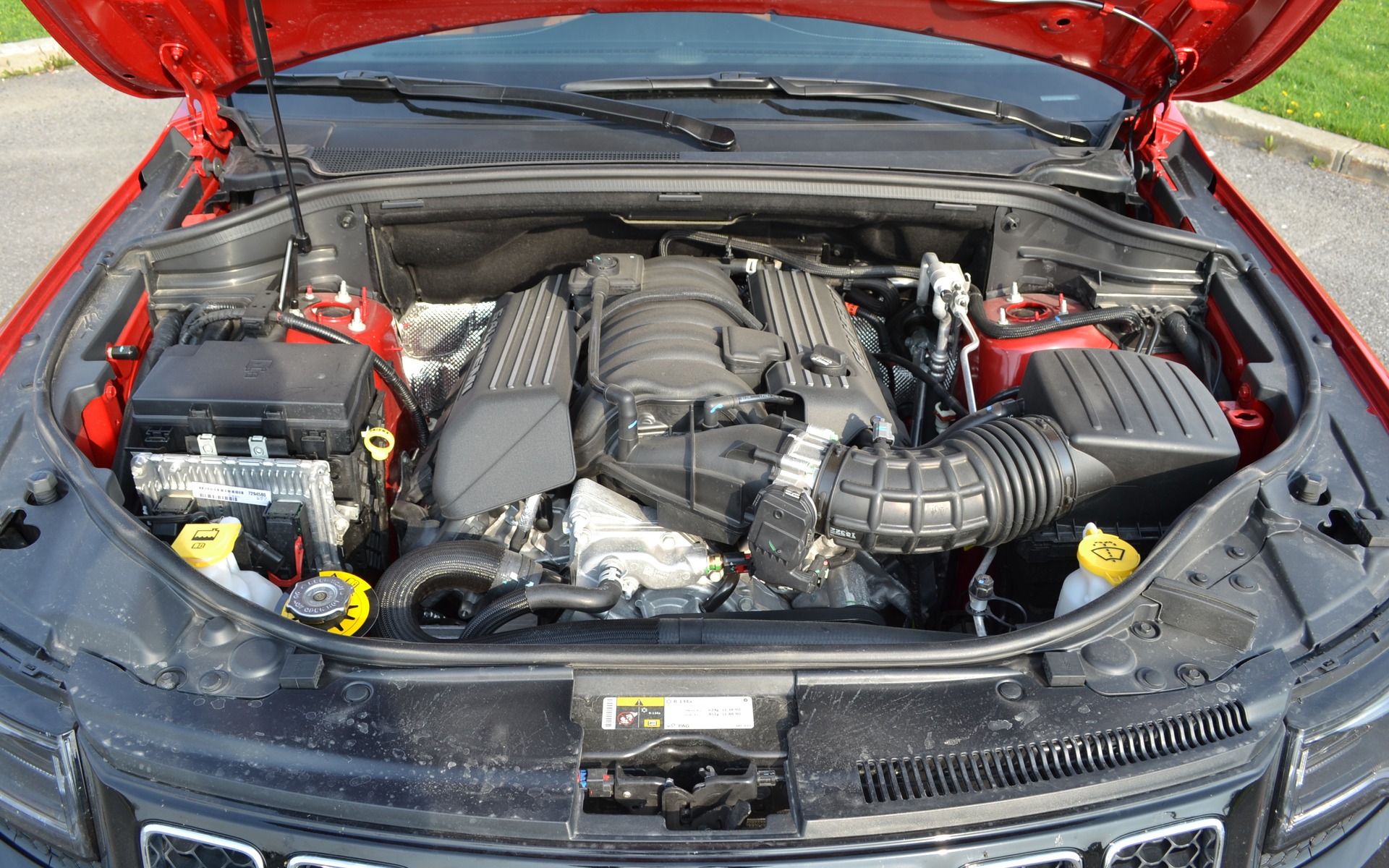 Au cœur de ses performances, on retrouve un V8 de 6,4 litres