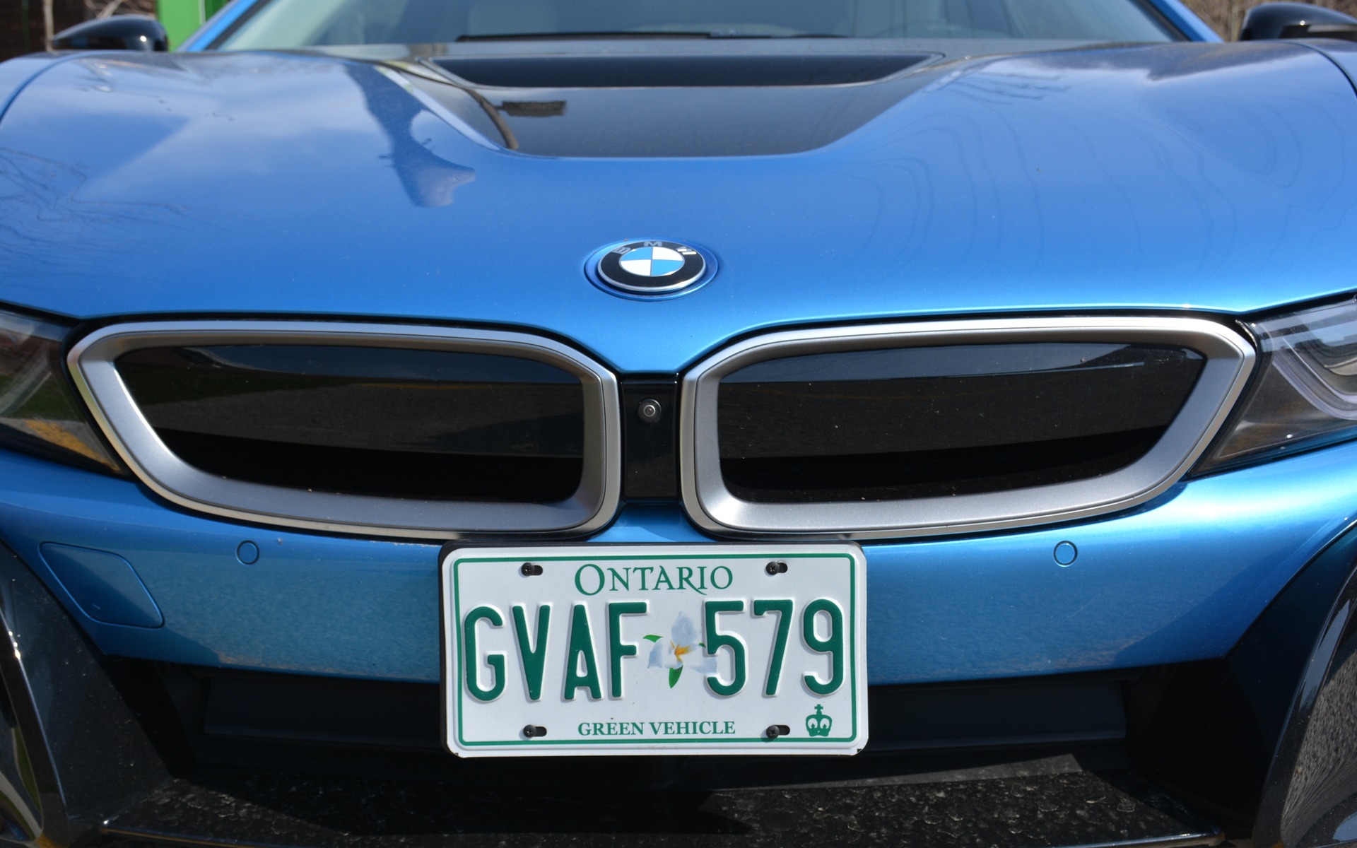 The BMW i8 from Toronto to Ottawa