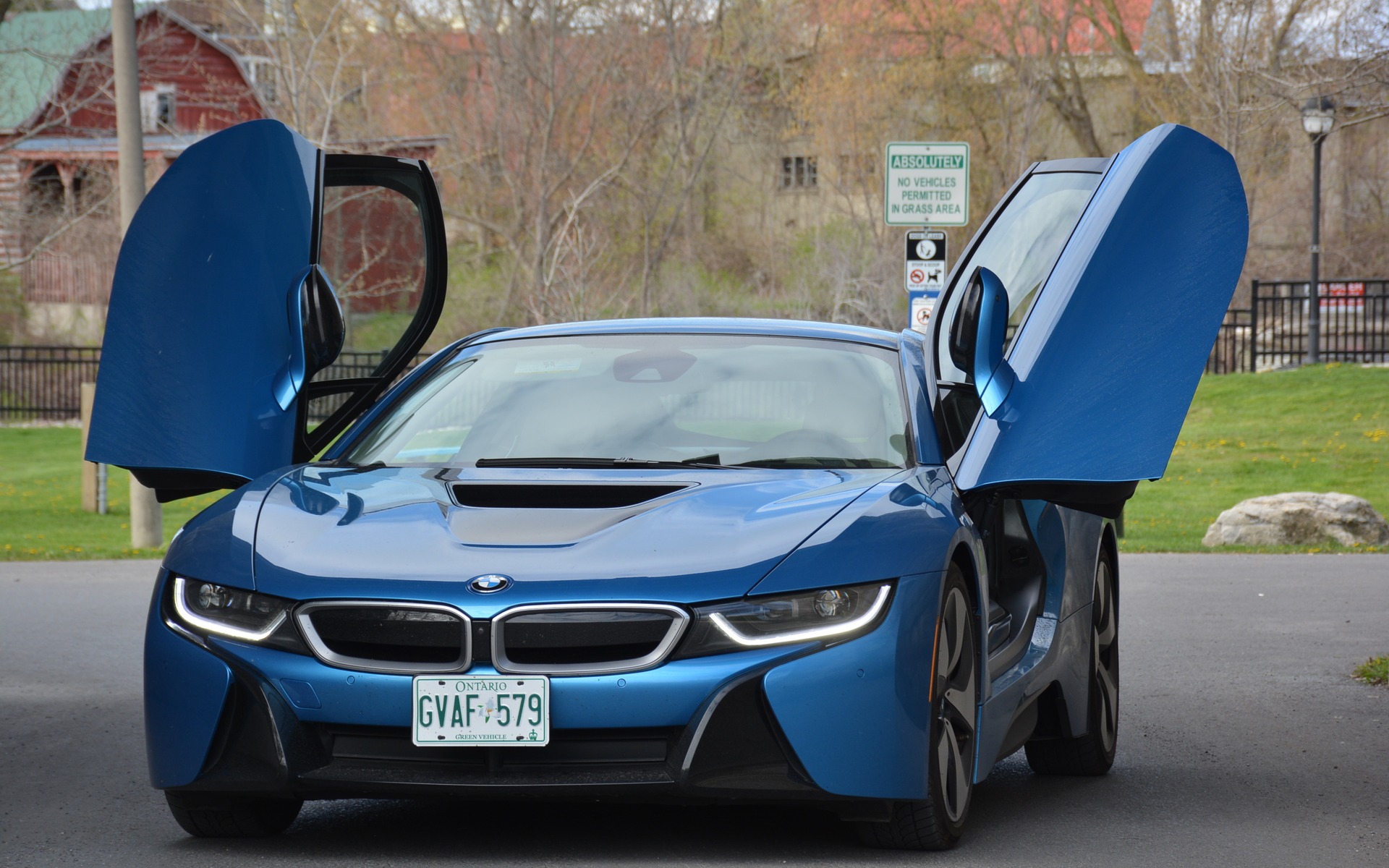 The BMW i8 from Toronto to Ottawa