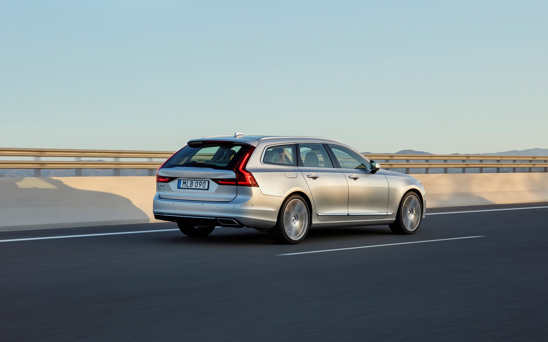 2017 Volvo V90 