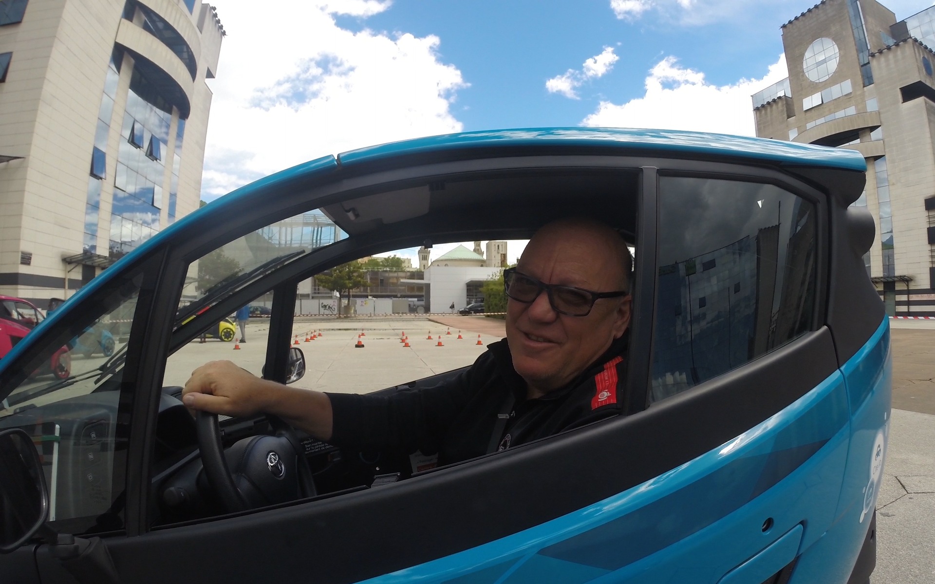 Jacques Deshaies au volant de la Toyota i-Road
