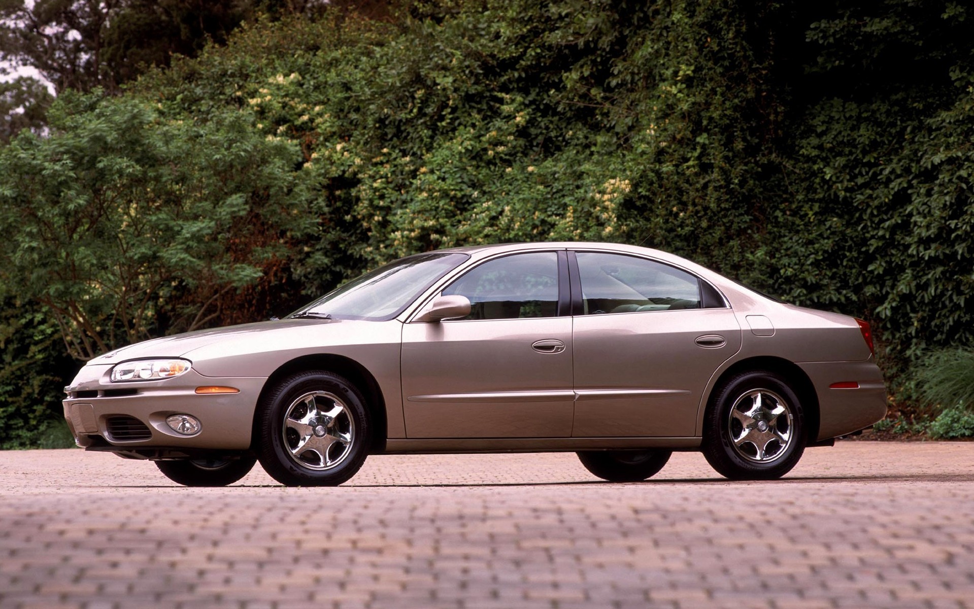 Oldsmobile Aurora