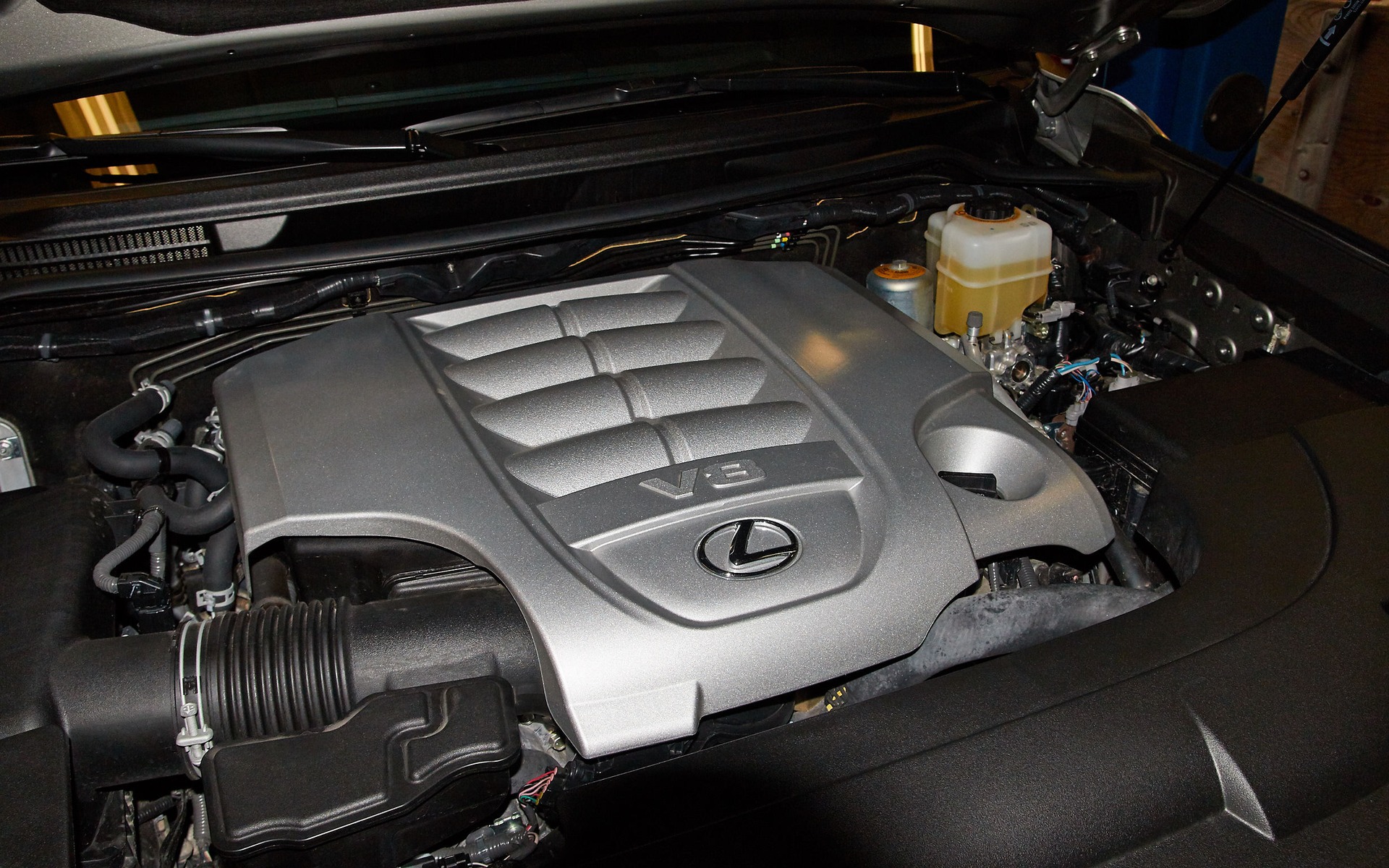 Le V8 de 5,7 litres est de parenté avec le moteur du Toyota Tundra 