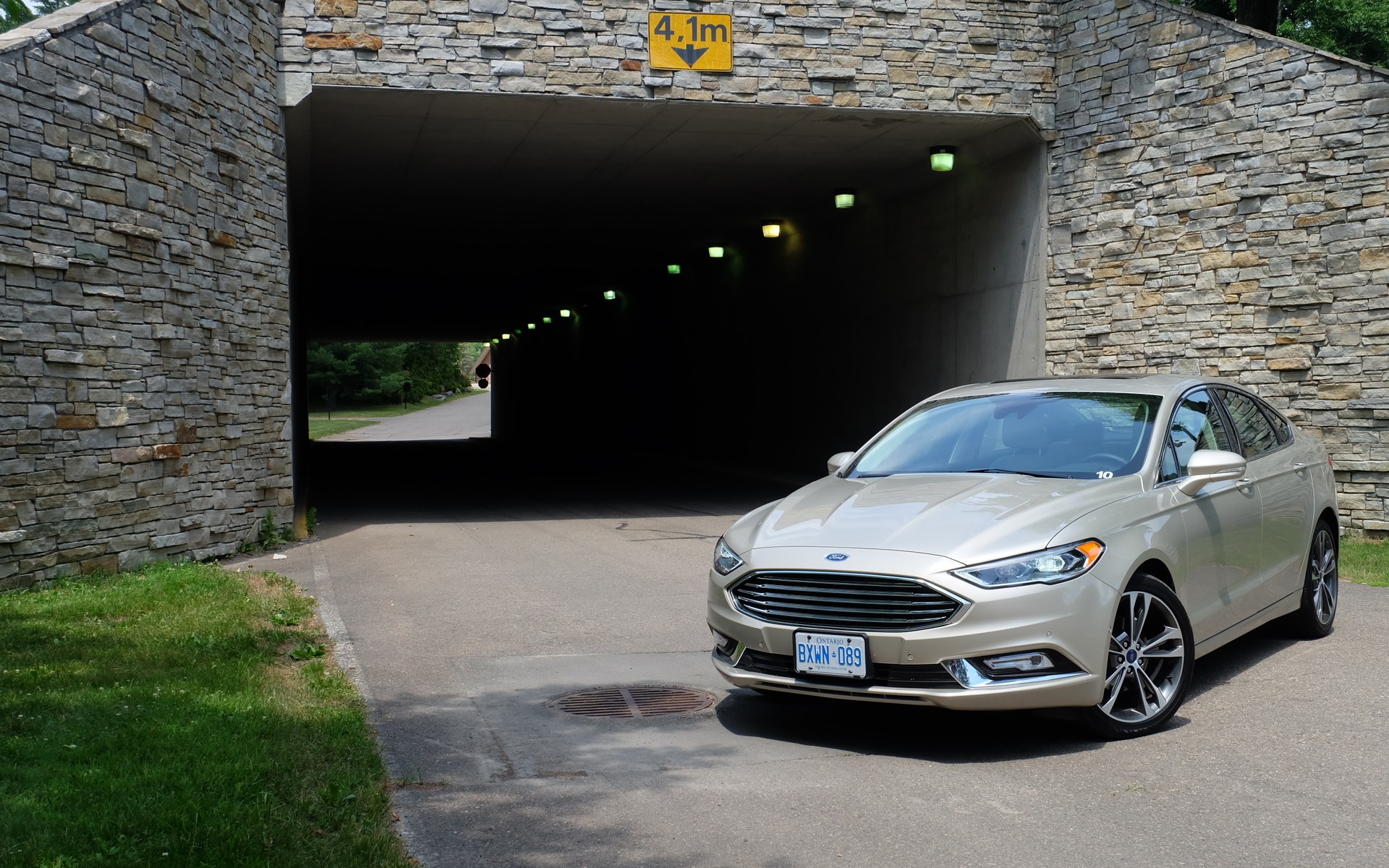 2017 ford fusion 120 volt outlet