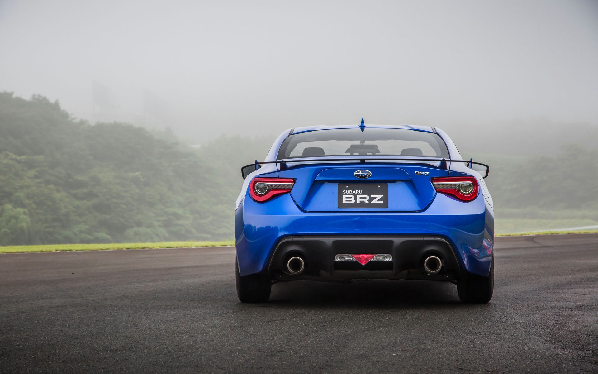 Subaru BRZ 2017 - Aileron arrière fixe en aluminium ajouté au modèle.