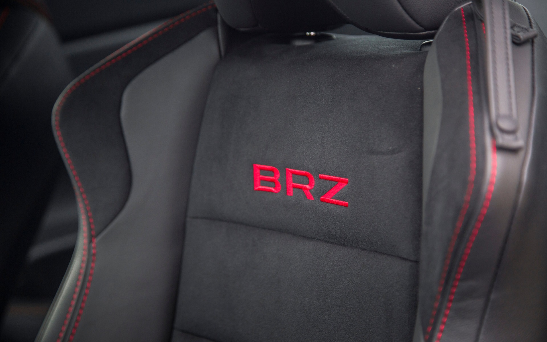 Subaru BRZ 2017 - Sièges sport avec bon soutien latéral.